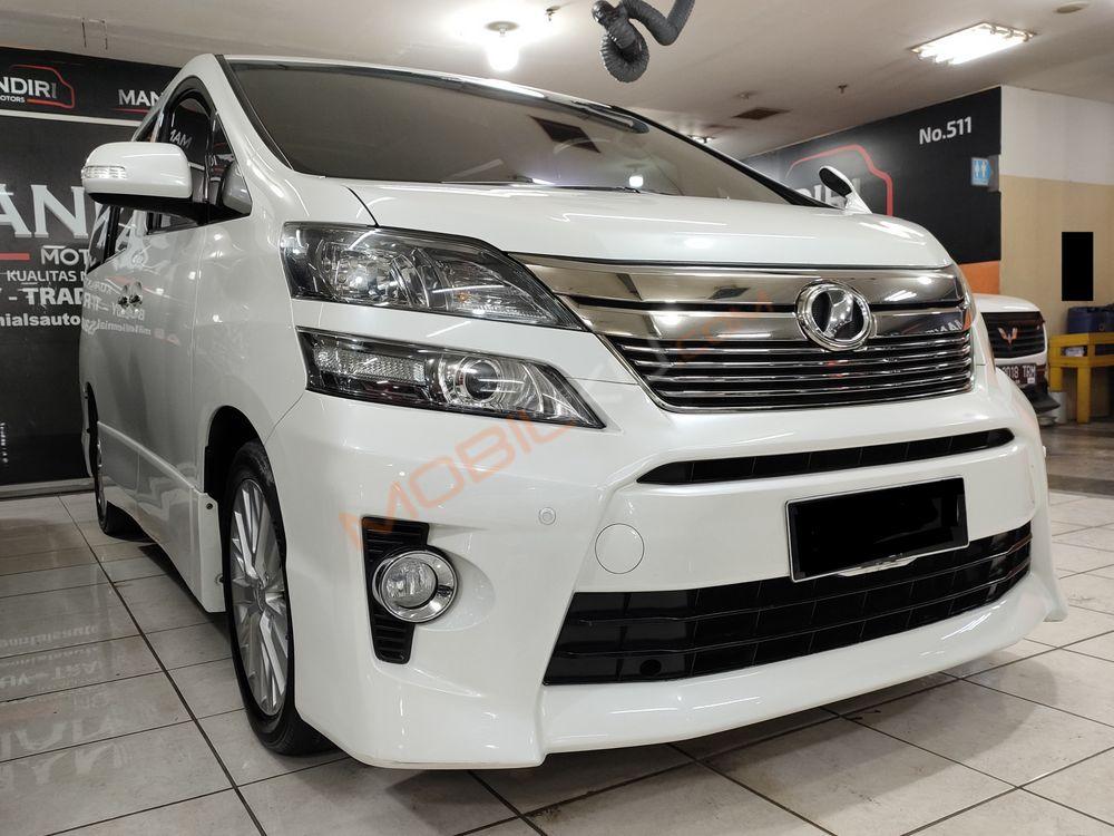 Mobil Toyota Vellfire 2012