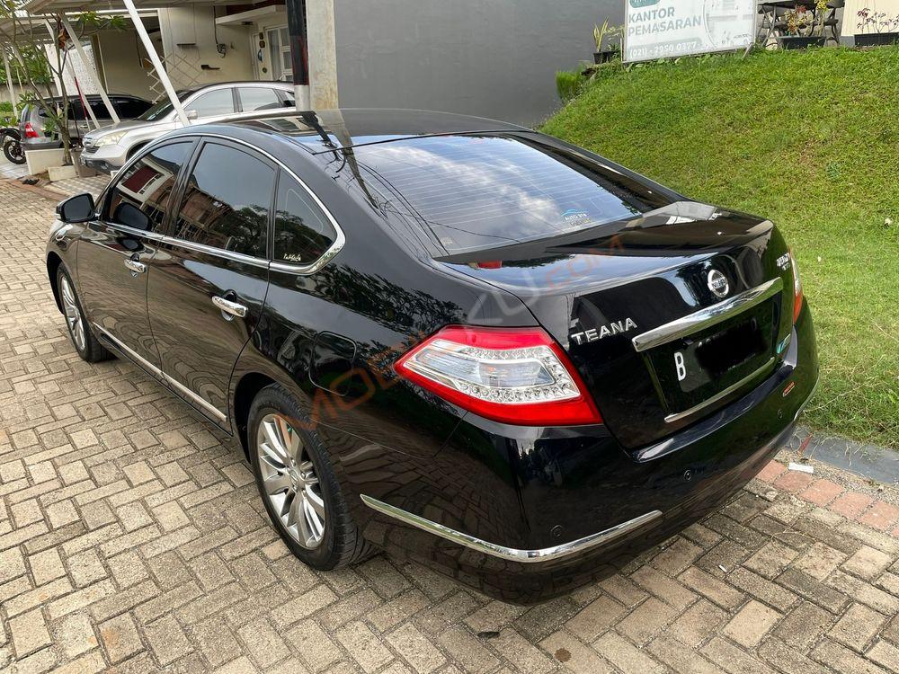 Mobil Nissan Teana 2013