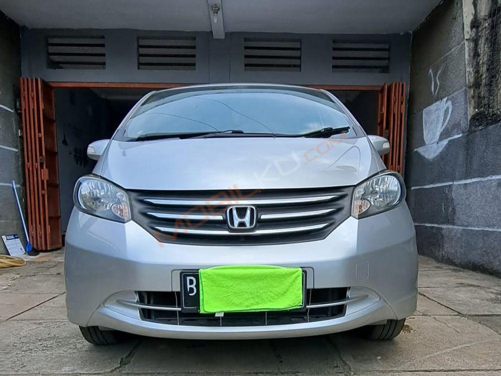 Mobil Honda Freed 2011