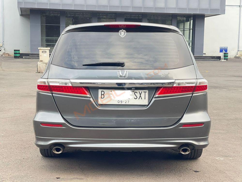 Mobil Honda Odyssey 2012