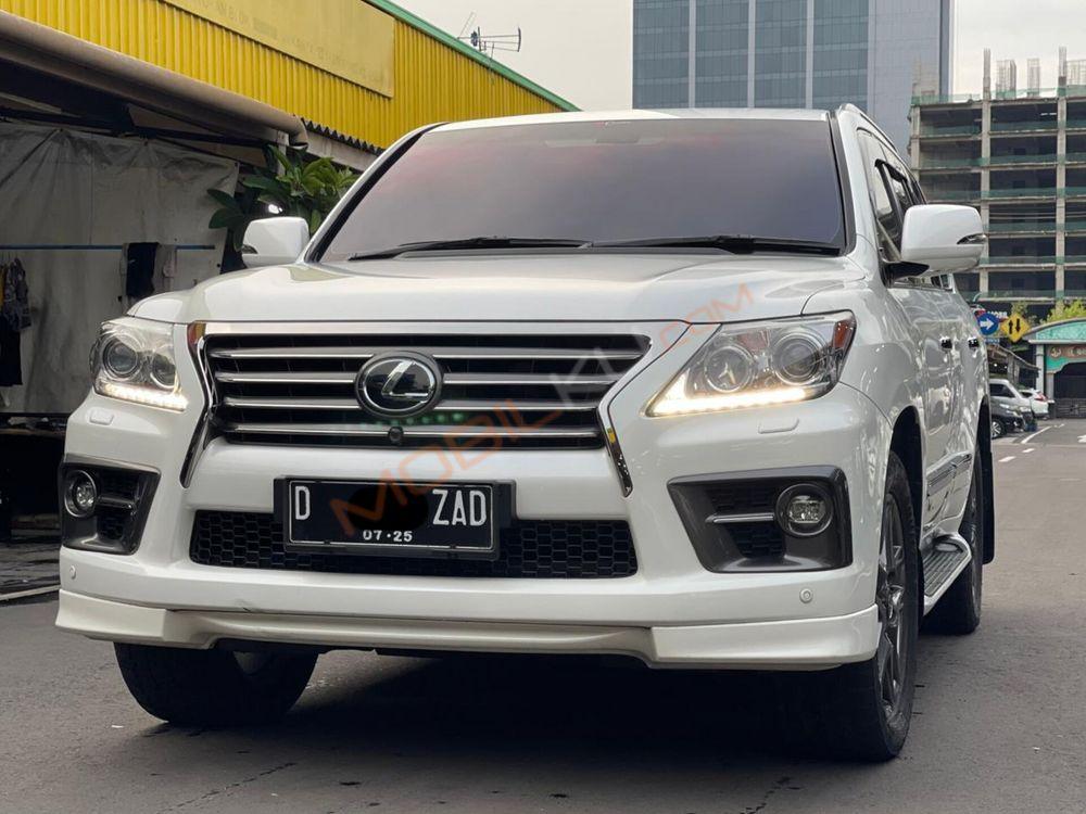 Mobil Lexus LX 2014