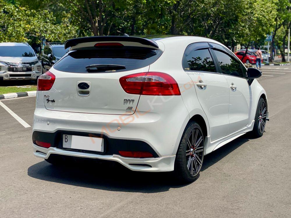 Mobil Kia Rio 2014