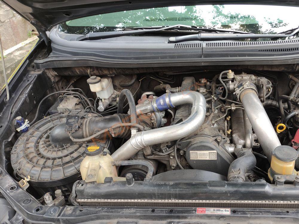 Mobil Toyota Kijang Innova 2012