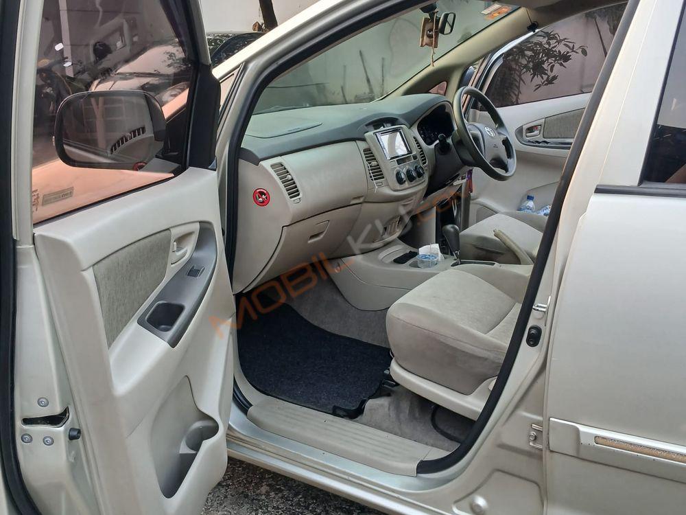 Mobil Toyota Kijang Innova 2014
