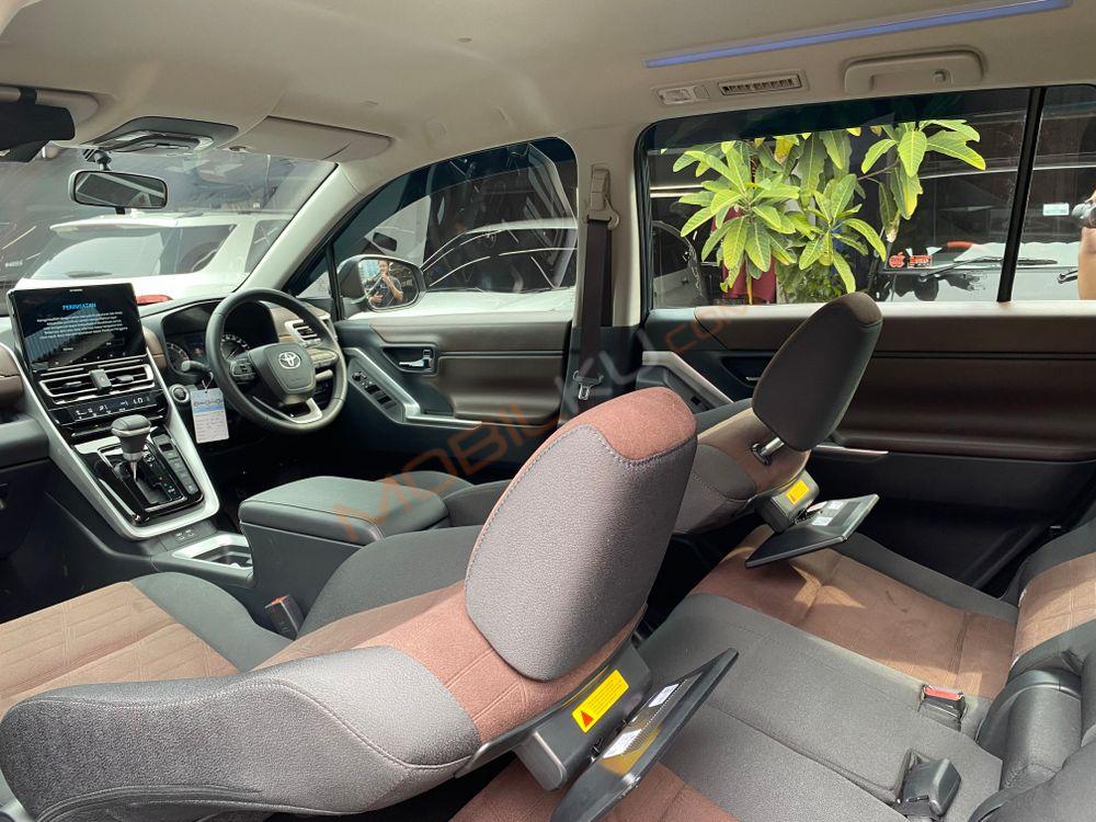 Mobil Toyota Kijang Innova Zenix 2023