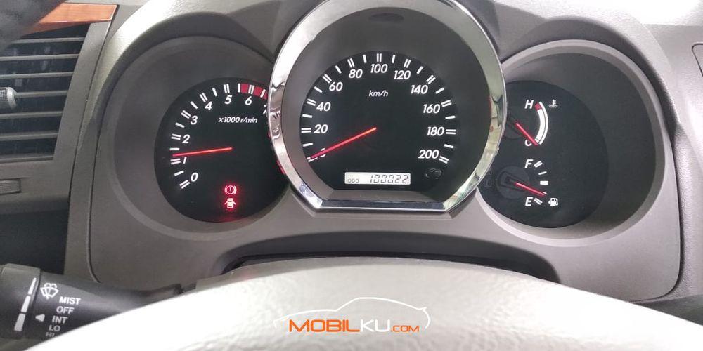 Mobil Toyota Fortuner 2011