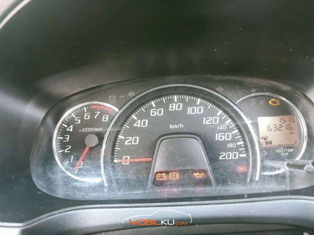 Mobil Toyota Agya 2015