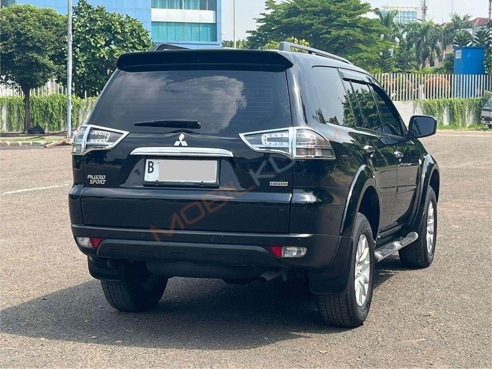 Mobil Mitsubishi Pajero 2010