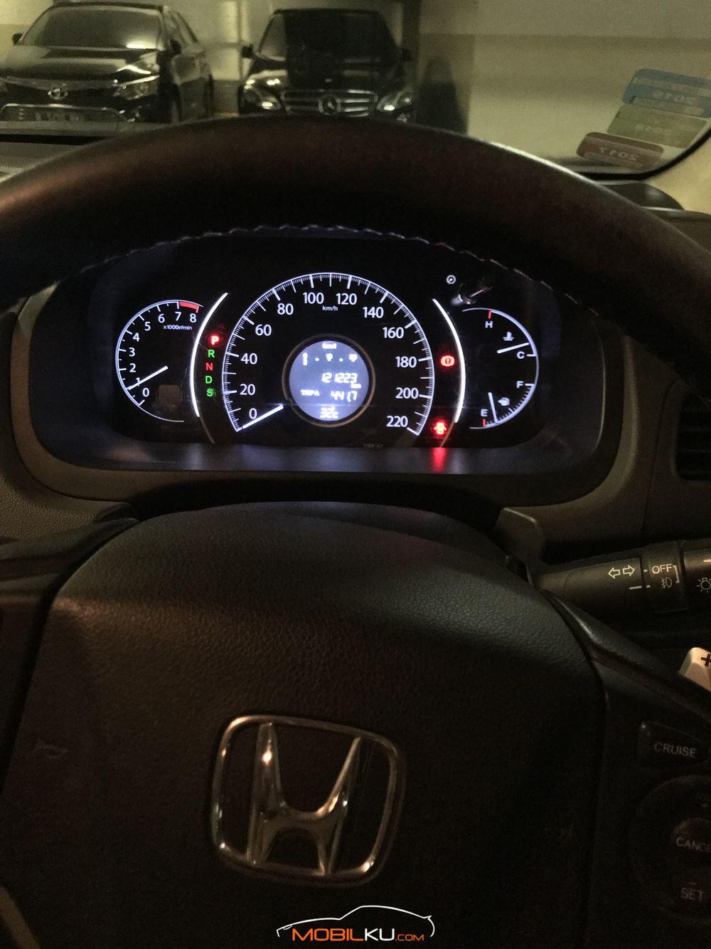 Mobil Honda CR-V 2014