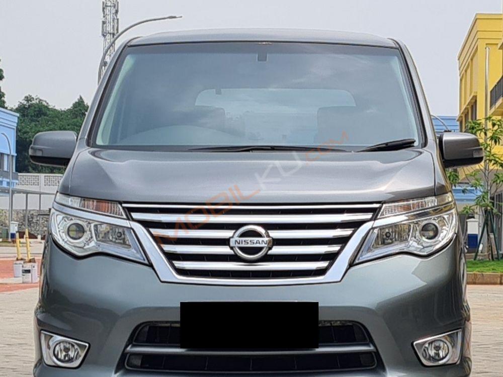 Mobil Nissan Serena 2017