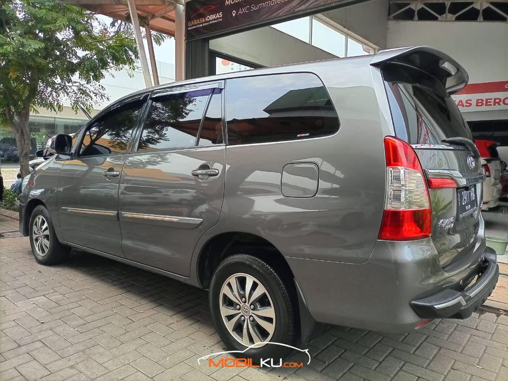 Mobil Toyota Kijang Innova 2014