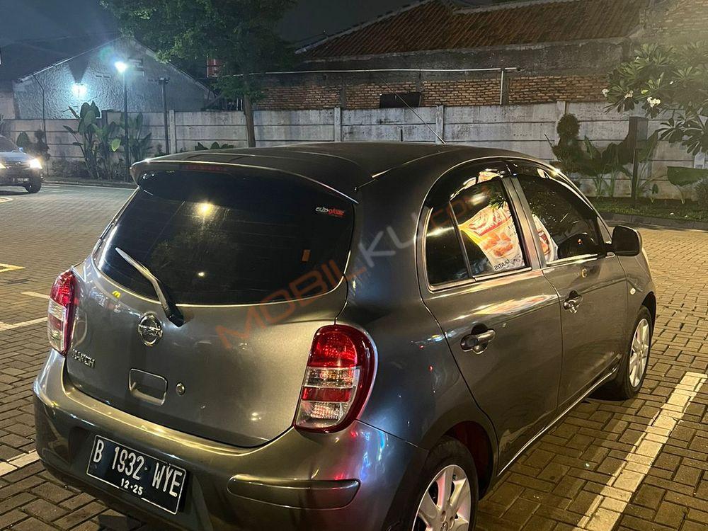 Mobil Nissan March 2011