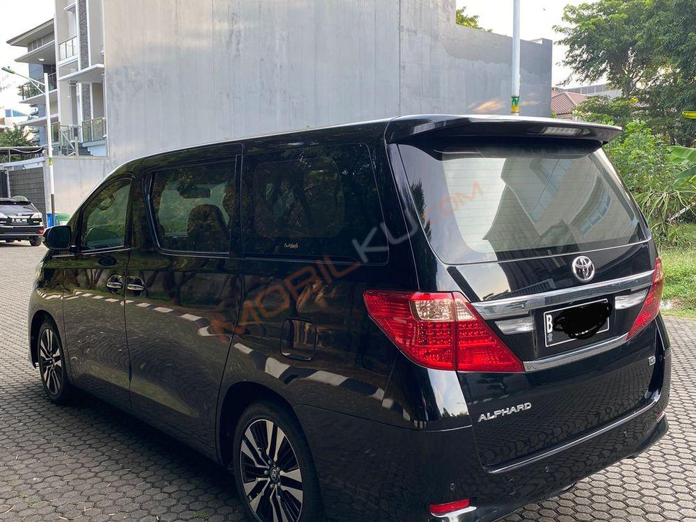 Mobil Toyota Alphard 2012