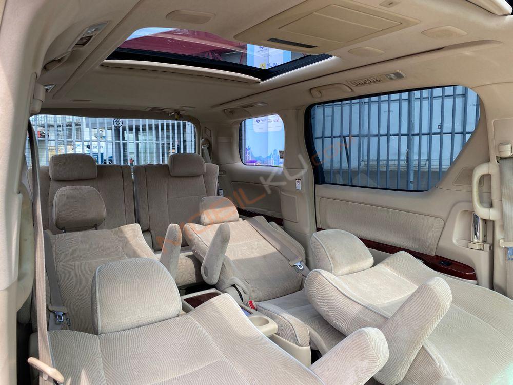 Mobil Toyota Alphard 2010