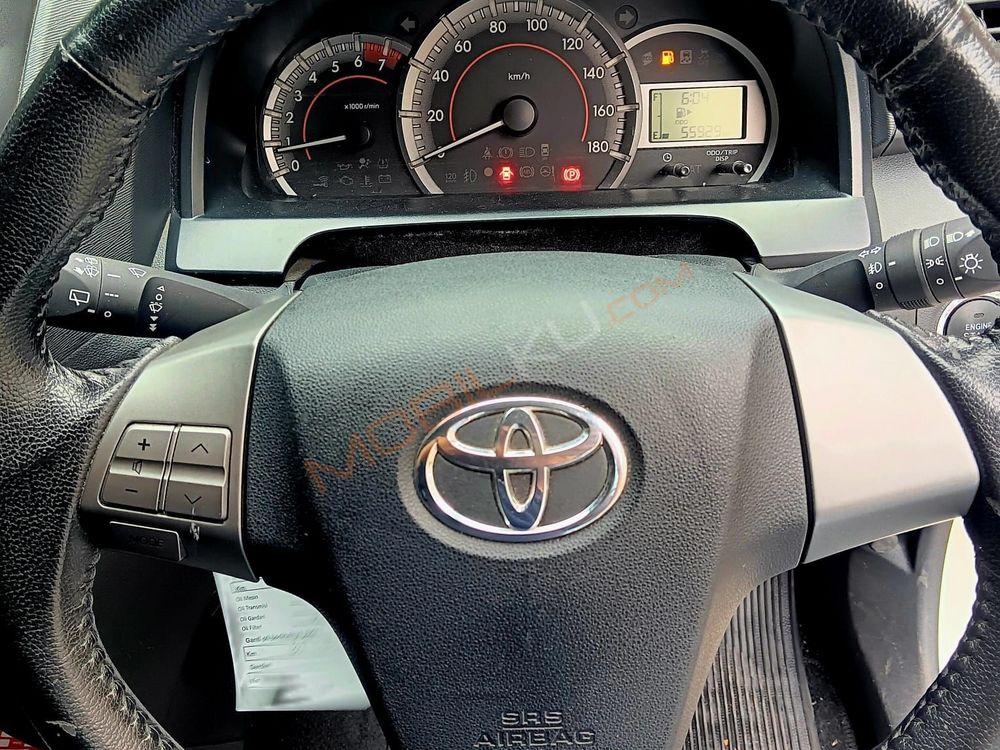 Mobil Toyota Avanza 2021