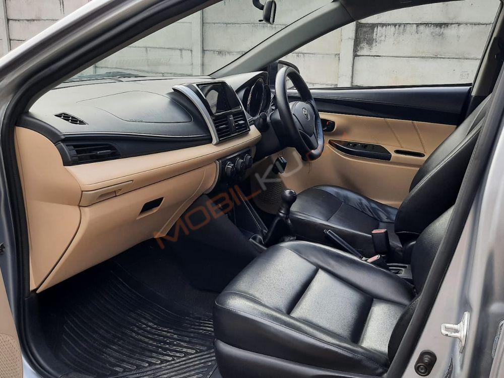 Mobil Toyota Limo 2014