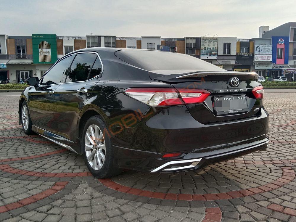 Mobil Toyota Camry 2020