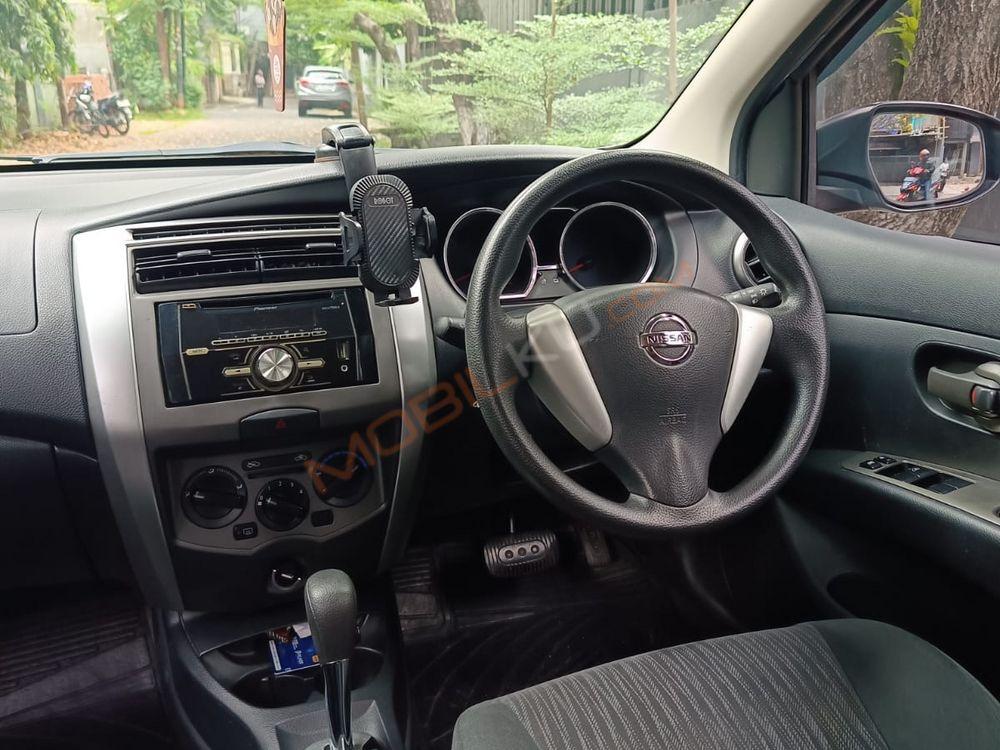 Mobil Nissan Livina 2014