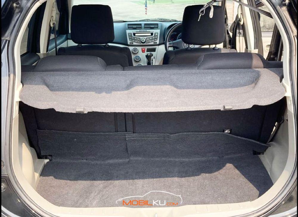 Mobil Daihatsu Sirion 2013