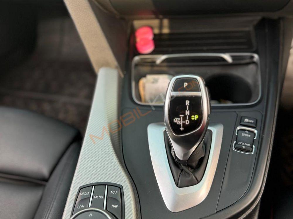 Mobil BMW 3 Series 2019