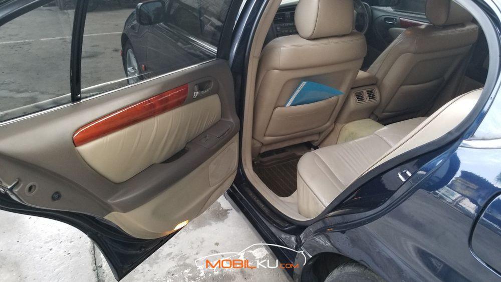 Mobil Lexus GS 2000