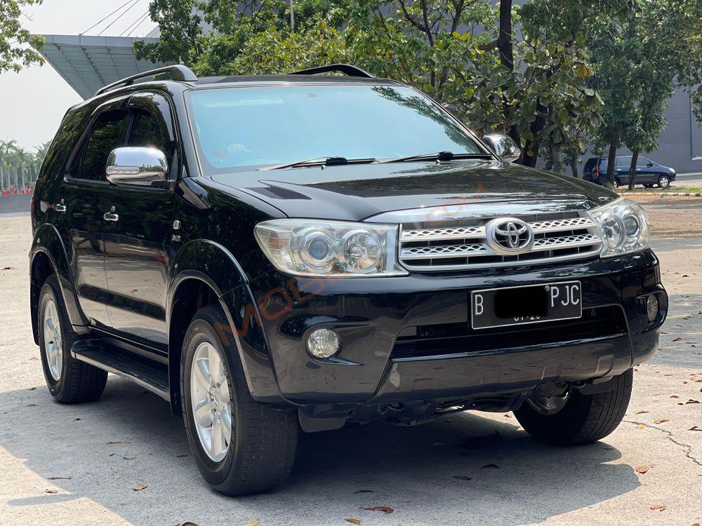 Mobil Toyota Fortuner 2011