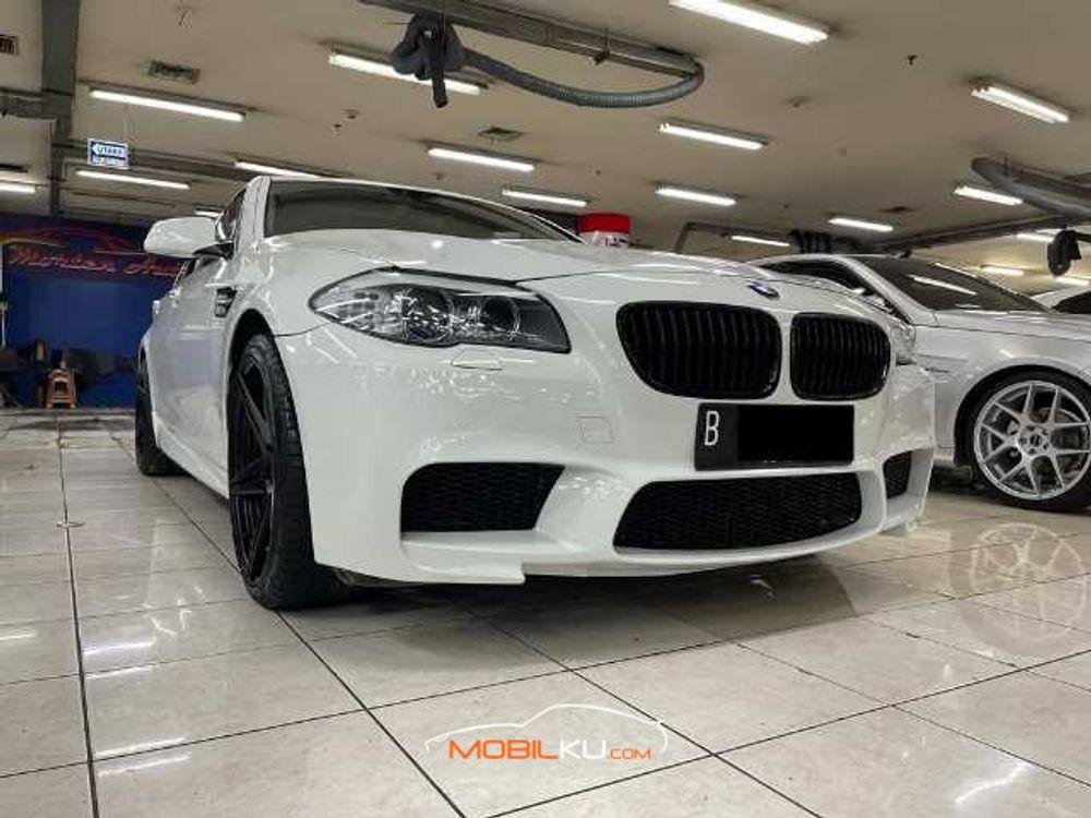 Mobil BMW 5 Series 2012