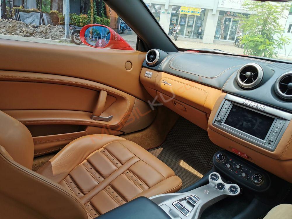 Mobil Ferrari California 2008