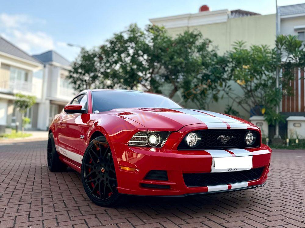 Mobil Ford Mustang 2013