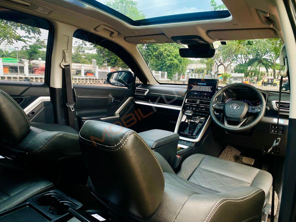 Mobil Toyota Kijang Innova Zenix 2024