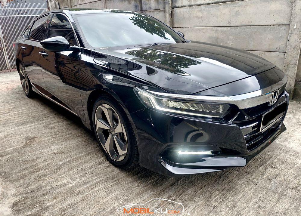 Mobil Honda Accord 2019