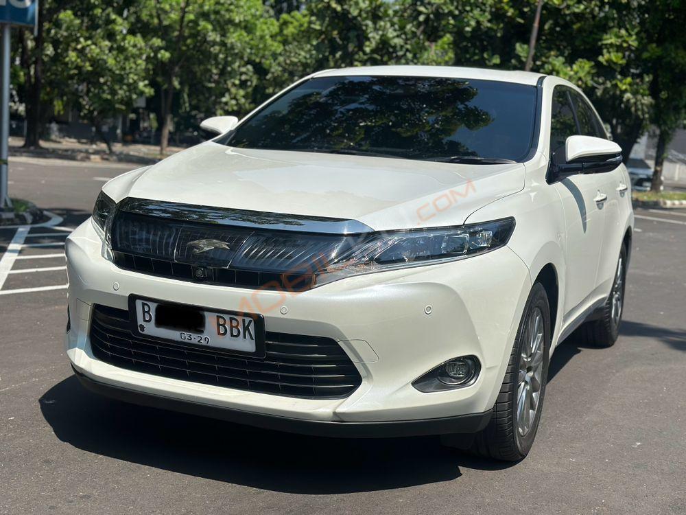 Mobil Toyota Harrier 2014