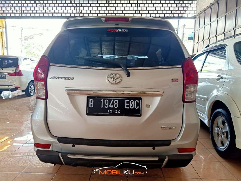 Mobil Toyota Avanza 2015