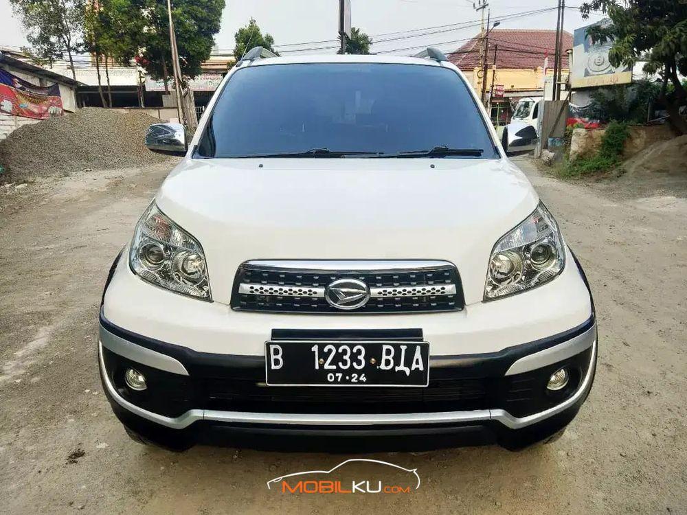 Mobil Suzuki SX4 2011