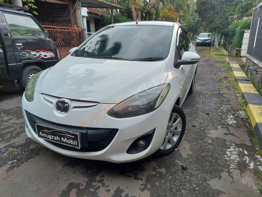 Mobil Mazda 2 Hatchback 2012