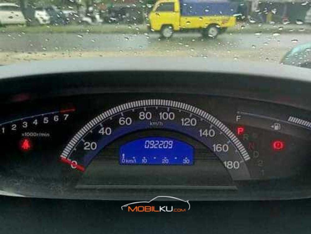 Mobil Honda Freed 2012