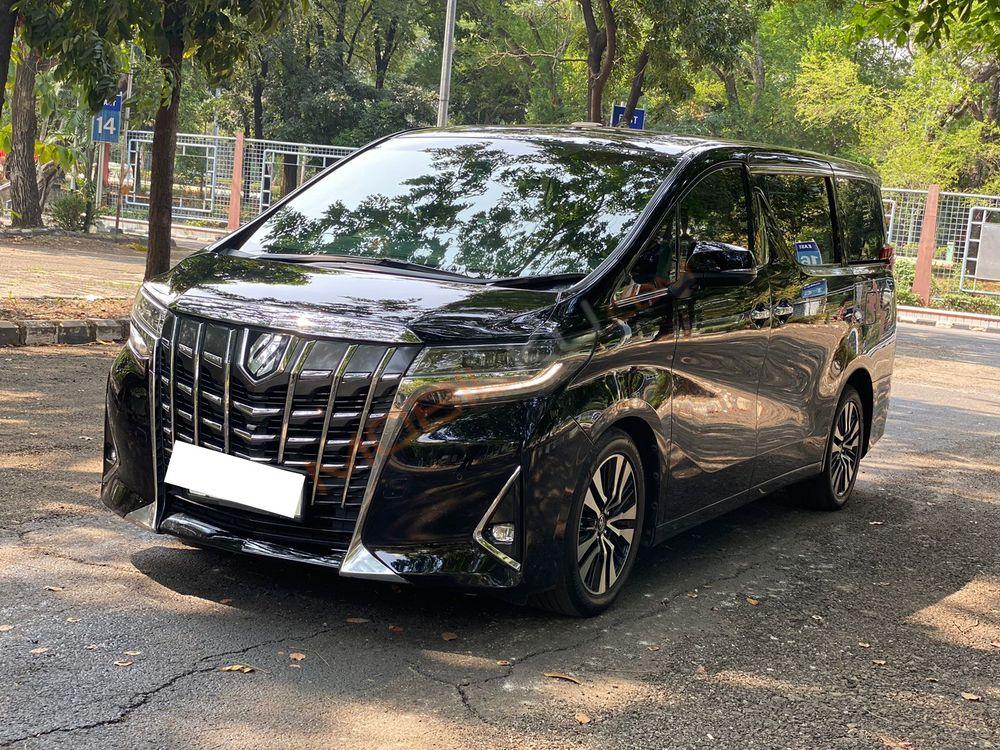 Mobil Toyota Alphard 2018