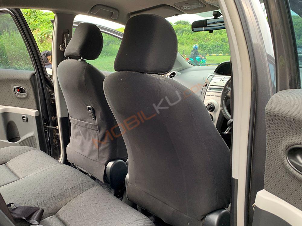 Mobil Toyota Yaris 2012