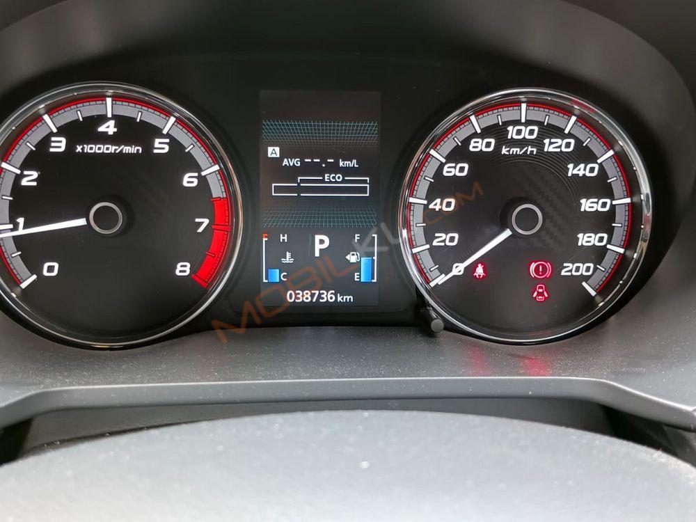 Mobil Nissan Livina 2021