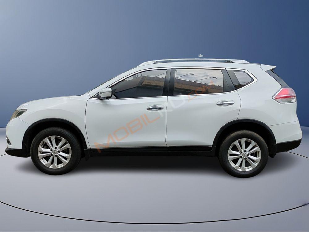 Mobil Nissan X-Trail 2016