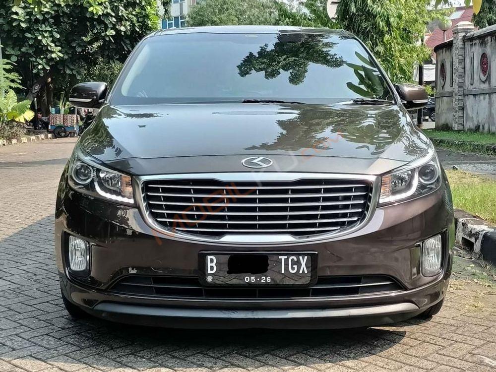 Mobil Kia Sedona 2017