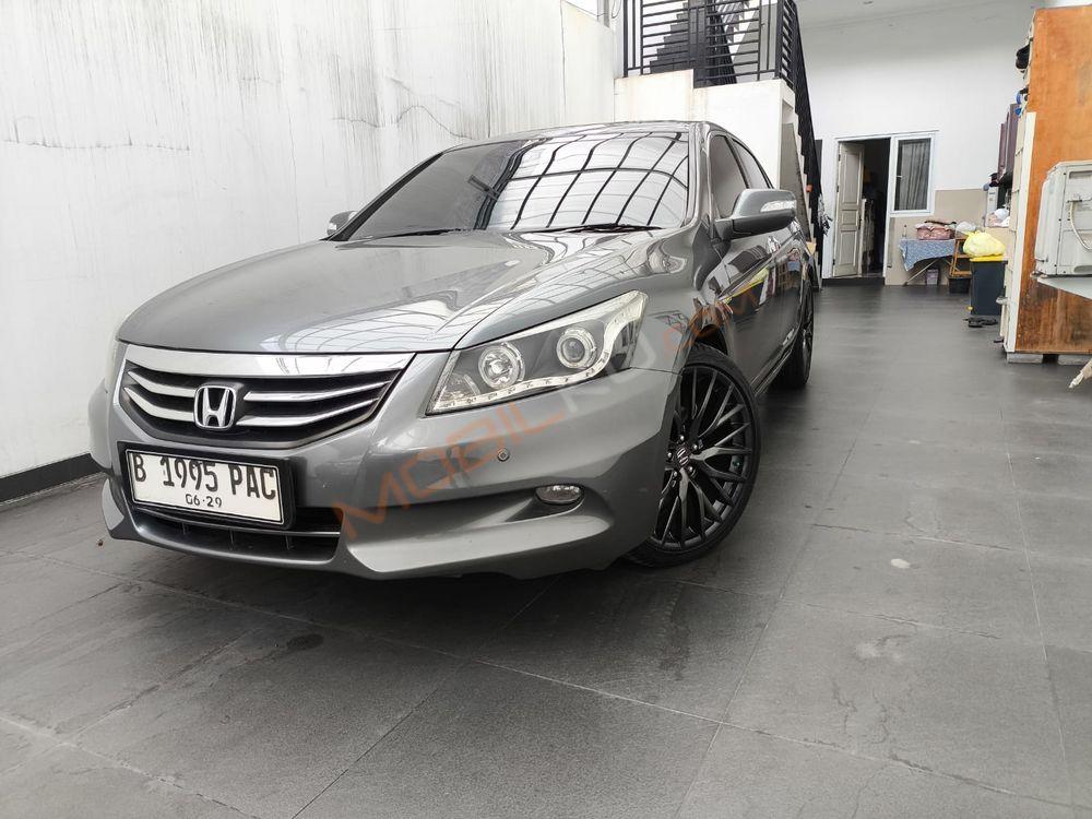 Mobil Honda Accord 2012