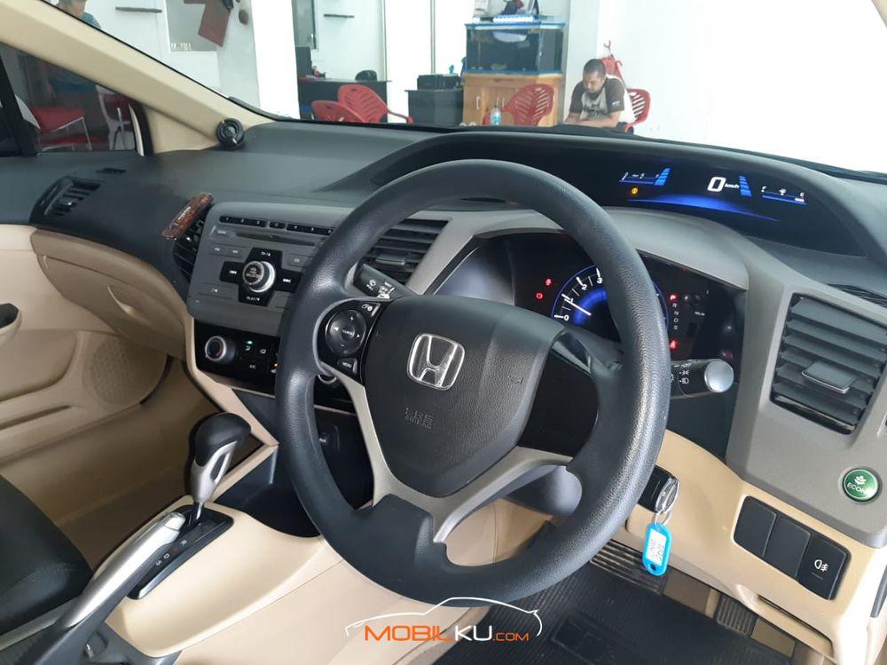 Mobil Honda Civic Sedan 2012