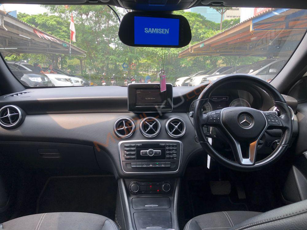 Mobil Mercedes-Benz A-Class 2013