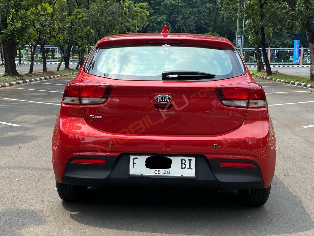 Mobil Kia Rio 2017