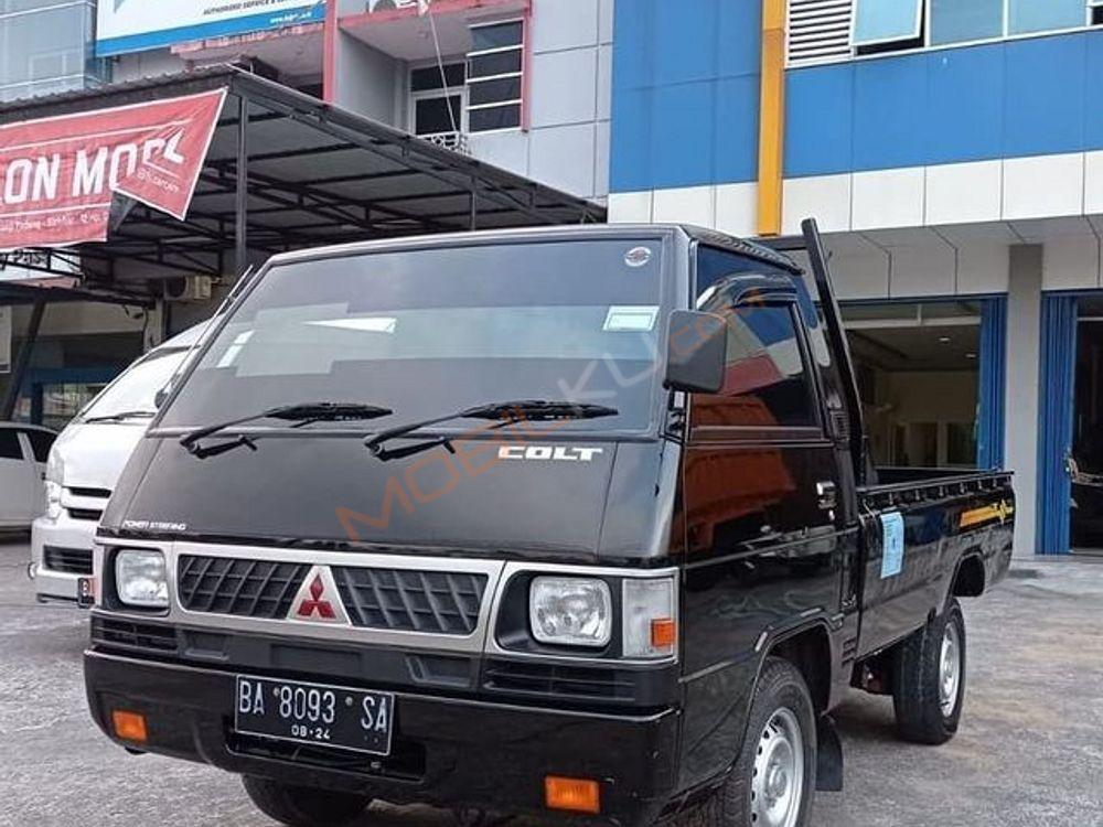Mobil Mitsubishi L300 2019