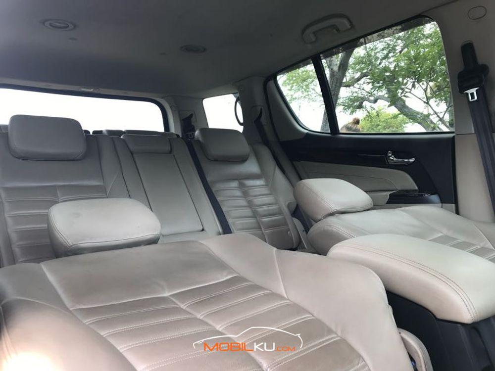 Mobil Isuzu MU-X 2017