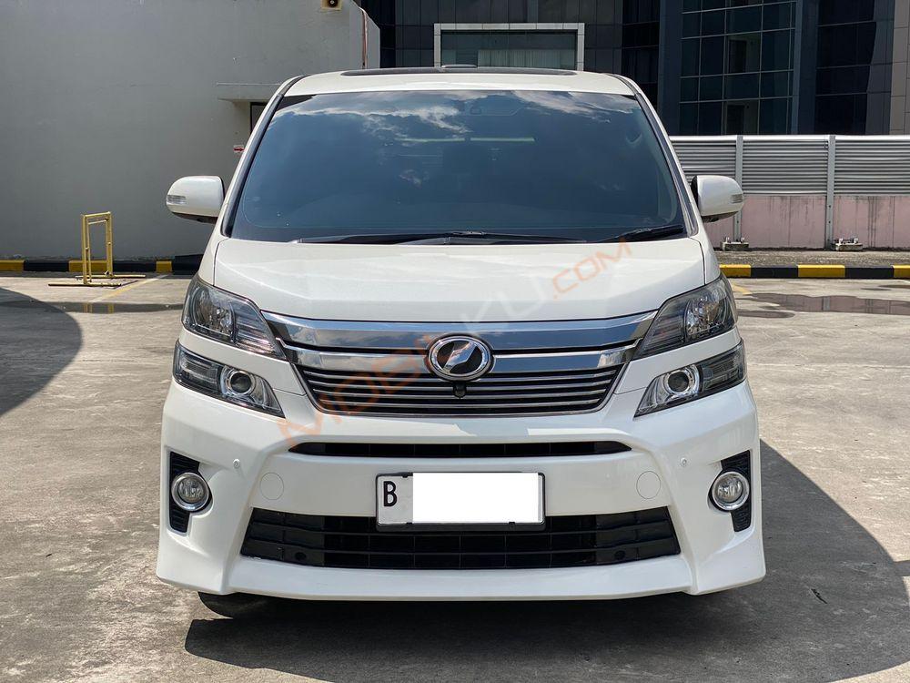 Mobil Toyota Vellfire 2014