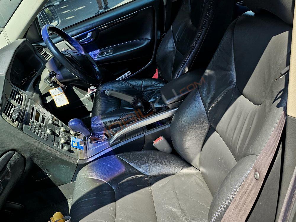 Mobil Volvo V70 2001