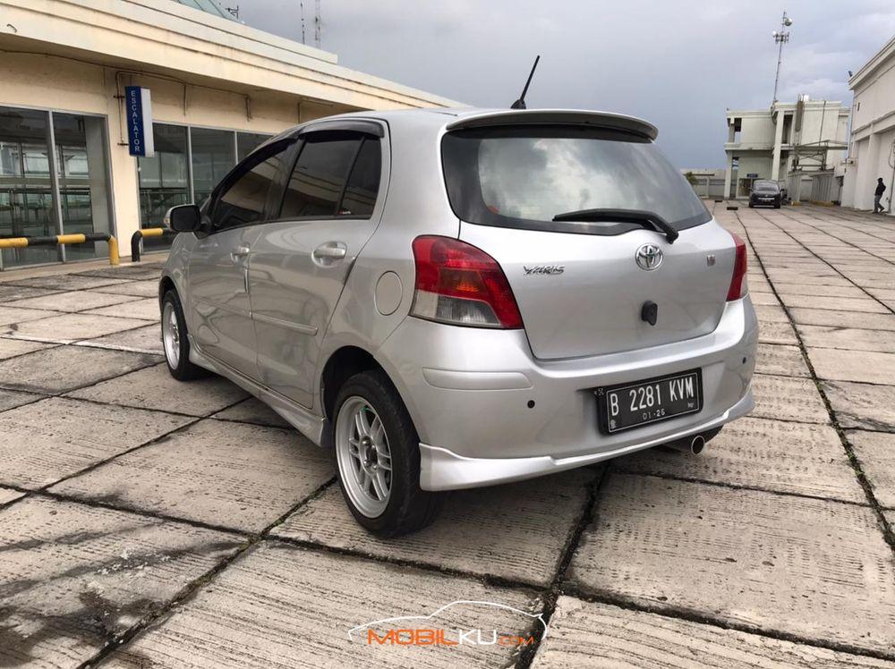 Mobil Toyota Yaris 2010